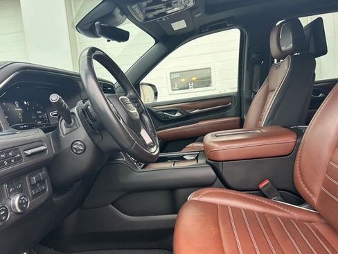 Used 2023 GMC Yukon Denali Ultimate image 8