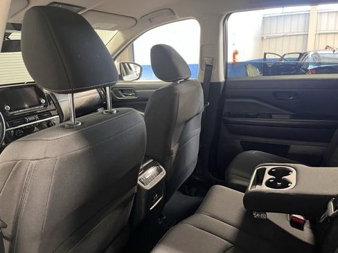 Used 2024 Nissan Pathfinder SV image 17