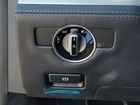 Used 2017 Mercedes-Benz SL 550 w/ Driver Assistance Package image 29