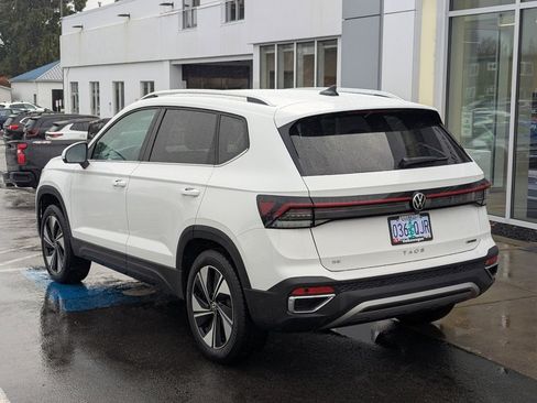 Used 2025 Volkswagen Taos SE image 3