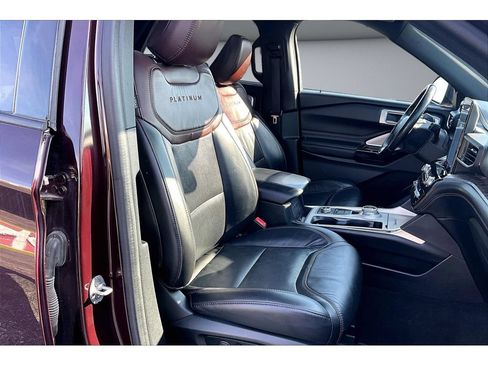 Used 2022 Ford Explorer Platinum w/ Equipment Group 601A AWD/4WD image 9