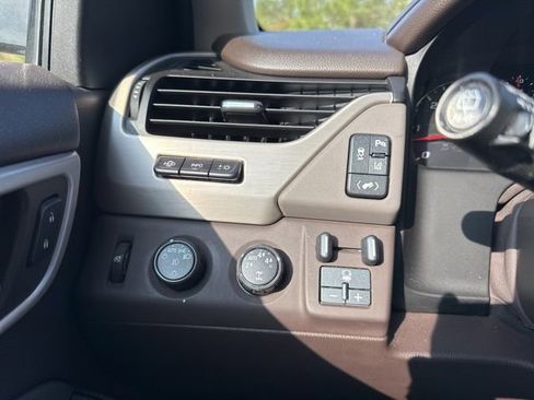 Used 2015 GMC Yukon XL Denali w/ Touring Package AWD/4WD image 21