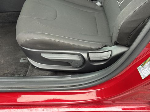 Certified 2025 Hyundai Elantra Sport FWD image 13