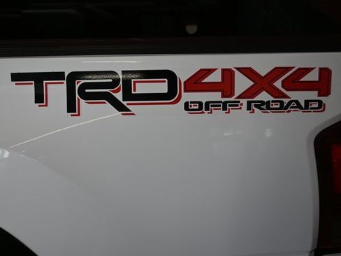 Certified 2017 Toyota Tacoma TRD Off-Road image 11