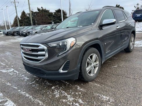 Used 2020 GMC Terrain SLE w/ Driver Convenience Package image 2