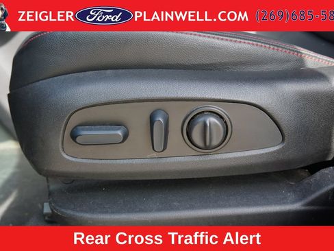 Used 2023 Chevrolet Equinox RS w/ LPO, Floor Liner Package FWD image 18