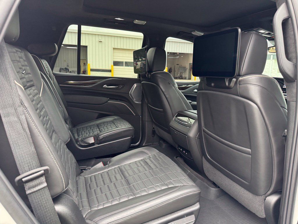 Certified 2023 Cadillac Escalade Sport Platinum w/ LPO, ONYX Package AWD/4WD image 34