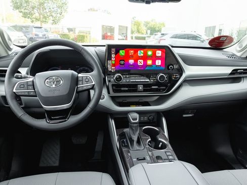 New 2026 Toyota Highlander Platinum image 14