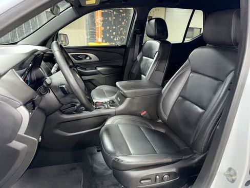 Used 2023 Chevrolet Traverse LT FWD image 15