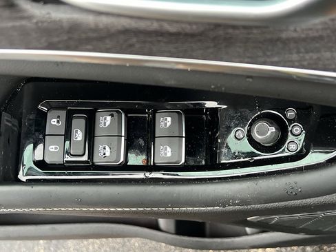 Used 2024 Jeep Grand Cherokee Overland w/ Adv Protech Group III image 13