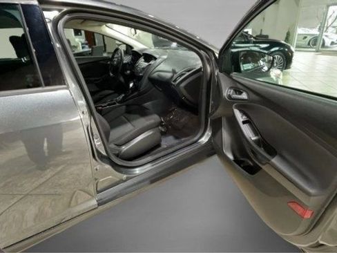 Used 2018 Ford Focus SE image 3