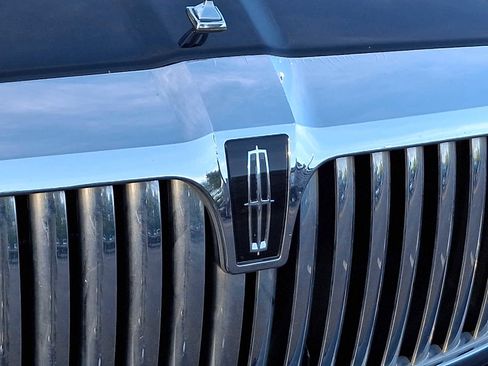 Used 2006 Lincoln Town Car Signature RWD image 5