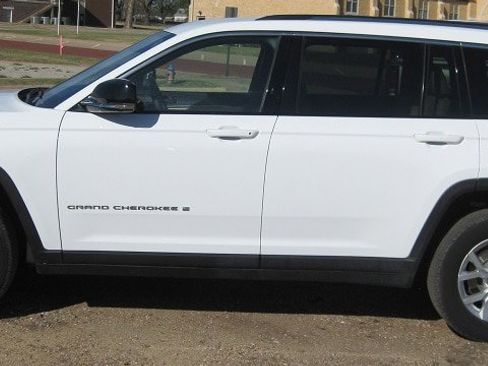 Used 2023 Jeep Grand Cherokee L Limited w/ Luxury Tech Group II AWD/4WD image 2