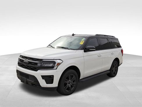 Used 2022 Ford Expedition XLT image 2