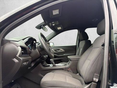 Used 2023 Chevrolet Traverse LT w/ LPO, 'HIT The Road' Package AWD/4WD image 11
