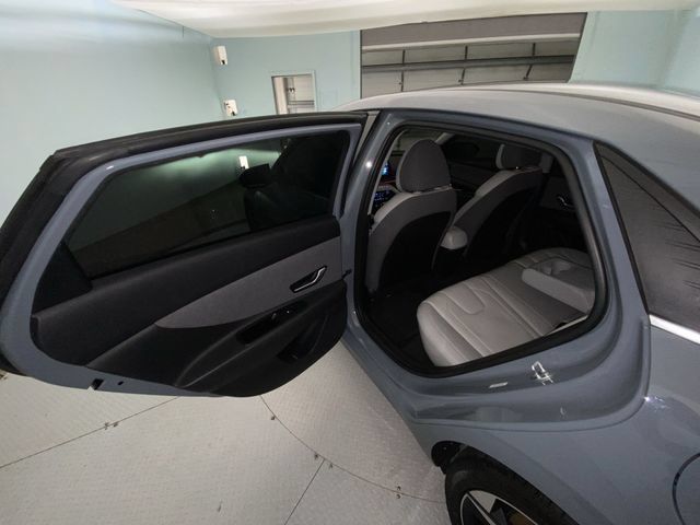 Used 2023 Hyundai Elantra Limited FWD image 23