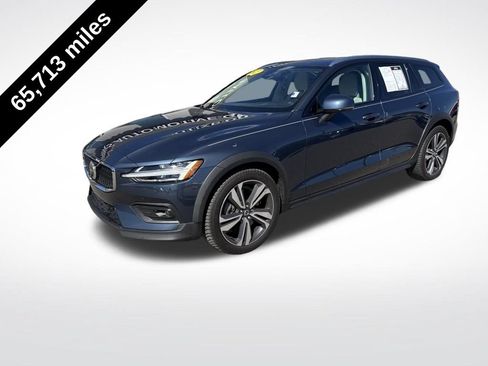 Used 2023 Volvo V60 B5 Cross Country Plus w/ Climate Package AWD/4WD image 2