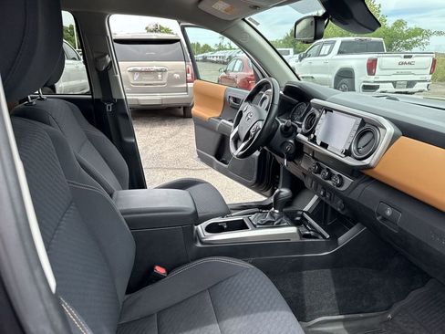 Used 2020 Toyota Tacoma SR5 RWD image 35