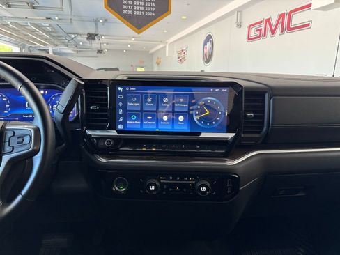 Used 2023 Chevrolet Silverado 1500 LT AWD/4WD image 18