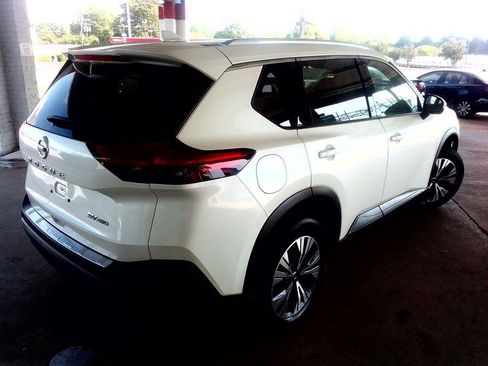 Used 2021 Nissan Rogue SV w/ Premium Package image 5