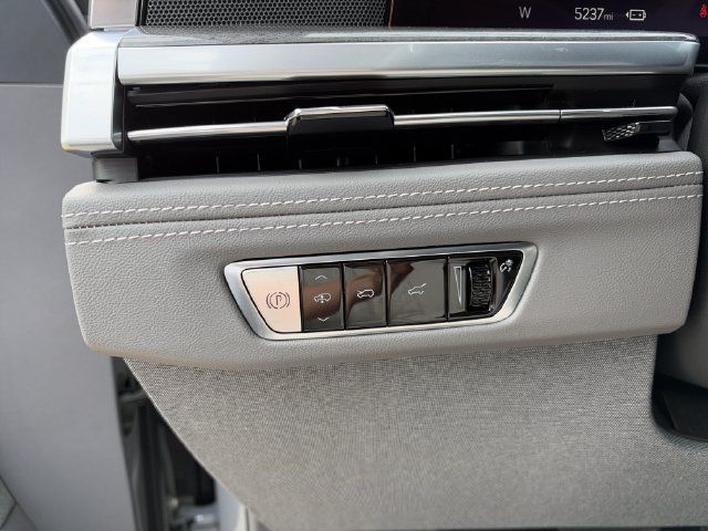 Certified 2026 Cadillac Escalade IQL Sport 1 w/ LPO, Floor Liner Package AWD/4WD image 14