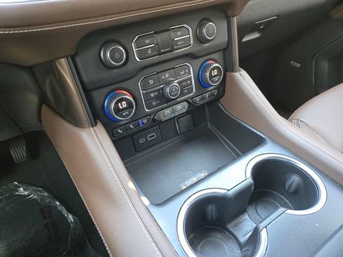 Used 2024 Chevrolet Tahoe High Country AWD/4WD image 16