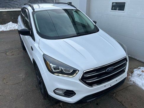 Certified 2018 Ford Escape SE w/ SE Sport Appearance Package image 7