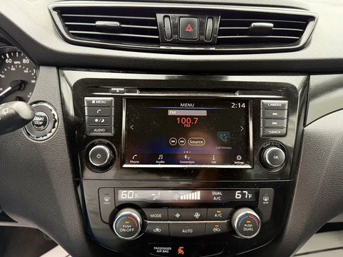 Used 2021 Nissan Rogue Sport SV AWD/4WD image 16