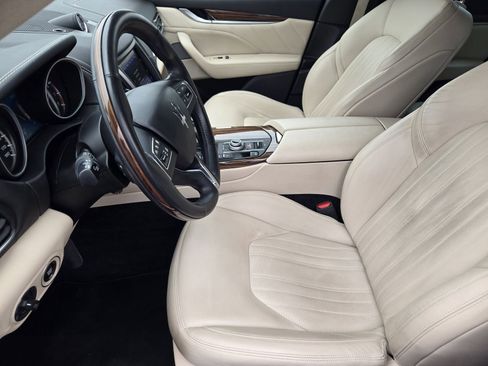 Used 2019 Maserati Levante GranLusso AWD/4WD image 12