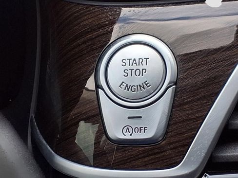 Used 2021 BMW 740i xDrive w/ Premium Package image 19