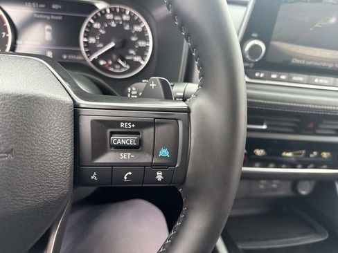 Used 2025 Nissan Rogue SV AWD/4WD image 29