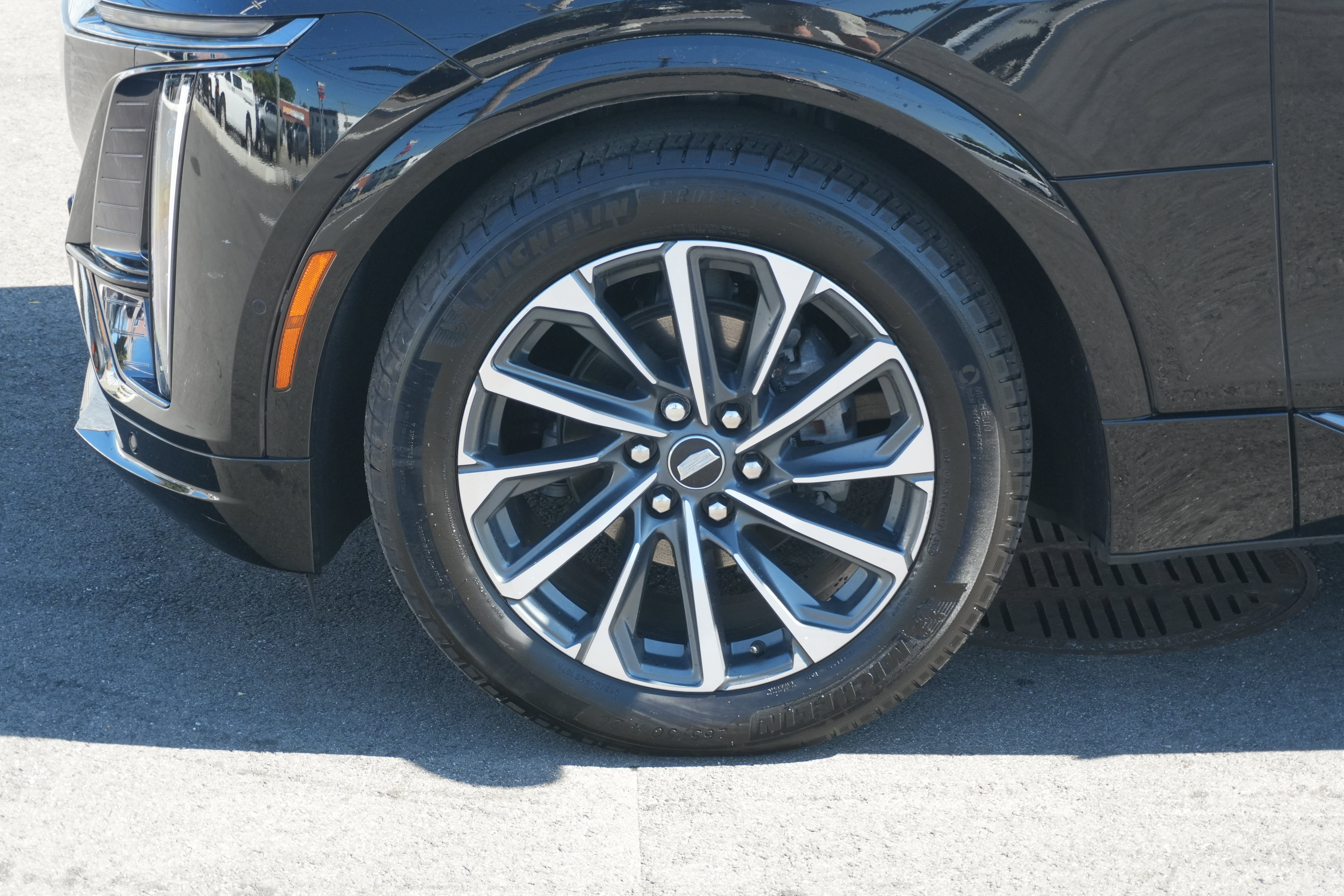 Used 2024 Cadillac Lyriq Sport AWD/4WD image 9