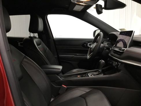 Used 2025 Jeep Compass Trailhawk AWD/4WD image 21