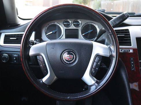 Used 2011 Cadillac Escalade AWD image 18