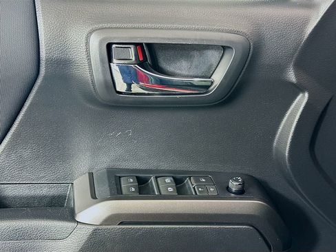 Used 2022 Toyota Tacoma TRD Off-Road image 17