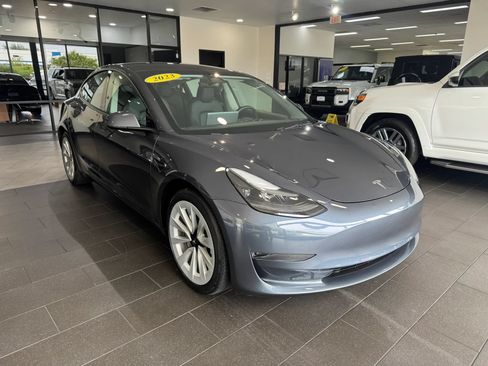 Used 2023 Tesla Model 3 Standard Range RWD image 2