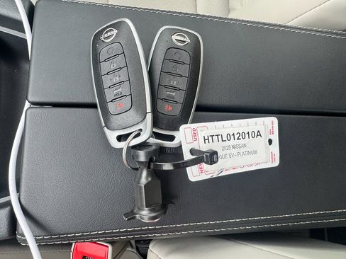 Used 2025 Nissan Rogue SV w/ SV Premium Package FWD image 32