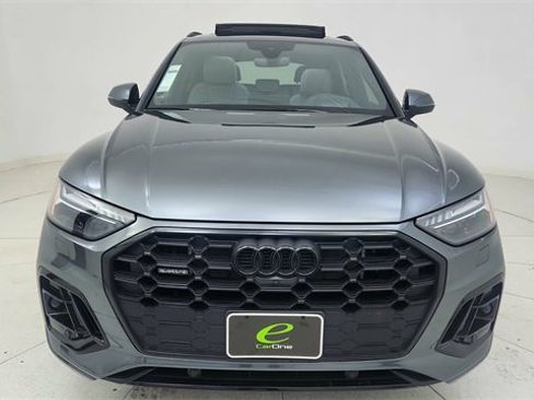 Used 2024 Audi Q5 e Prestige w/ Prestige Package image 2