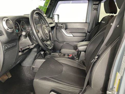 Used 2015 Jeep Wrangler Unlimited Rubicon w/ Connectivity Group AWD/4WD image 2