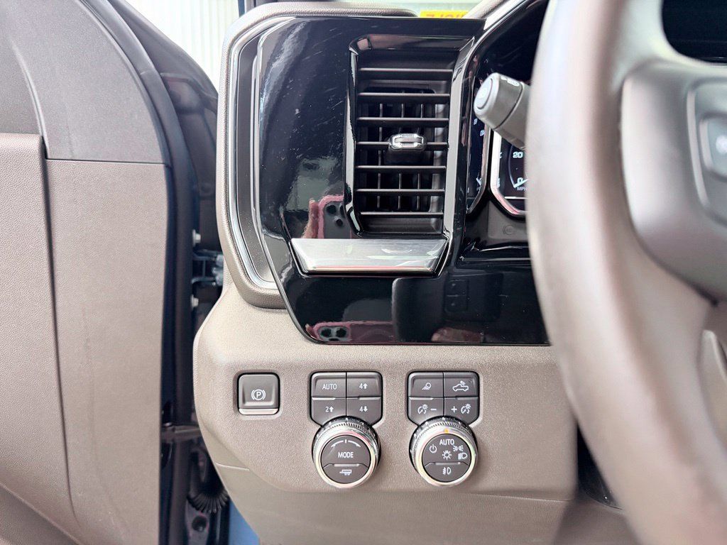 Used 2024 GMC Sierra 1500 SLT w/ SLT Premium Plus Package AWD/4WD image 36