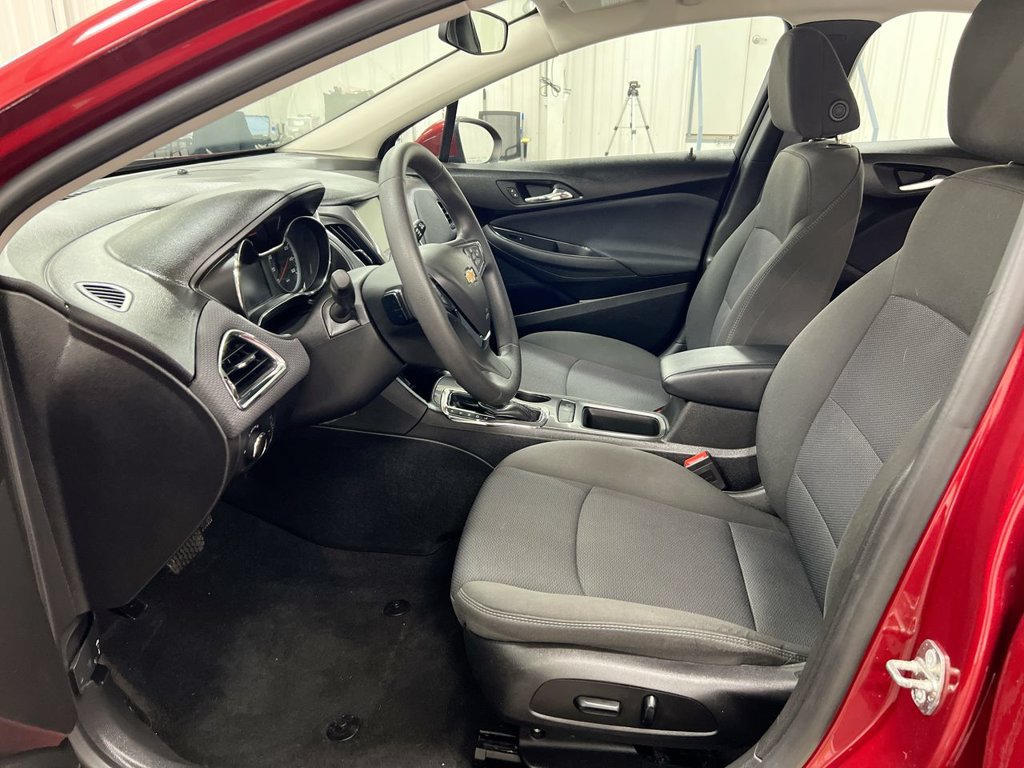 Used 2017 Chevrolet Cruze LT w/ Convenience Package FWD image 19