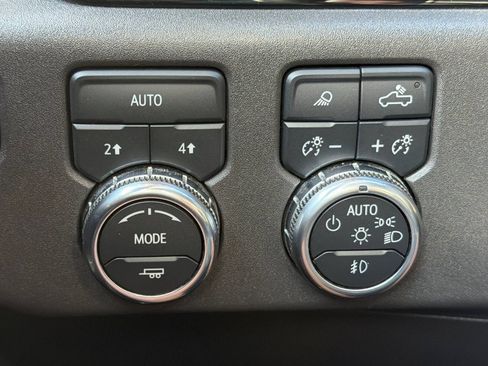 Used 2024 GMC Sierra 1500 SLT AWD/4WD image 26