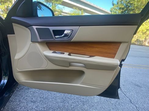 Used 2010 Jaguar XF Luxury image 34