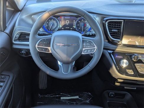 New 2026 Chrysler Pacifica Select image 18
