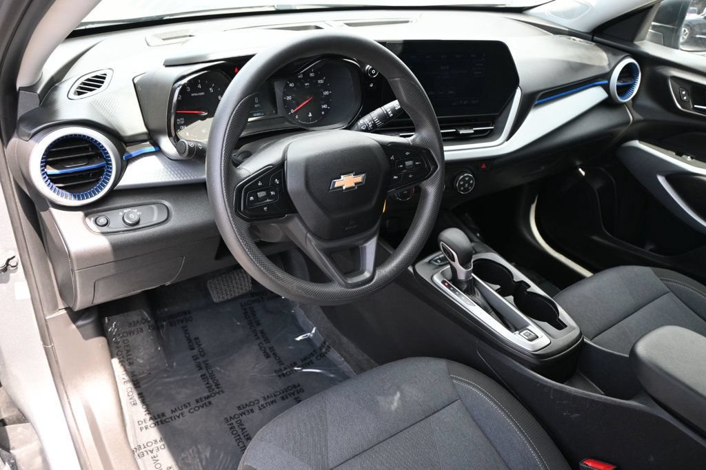 Used 2024 Chevrolet Trax LS w/ Driver Confidence Package FWD image 7