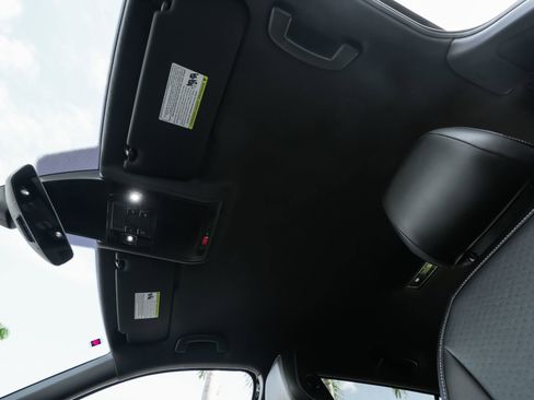 Used 2022 Volkswagen Tiguan SE R-Line image 21