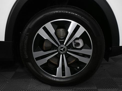 Used 2025 Mercedes-Benz GLB 250 image 36