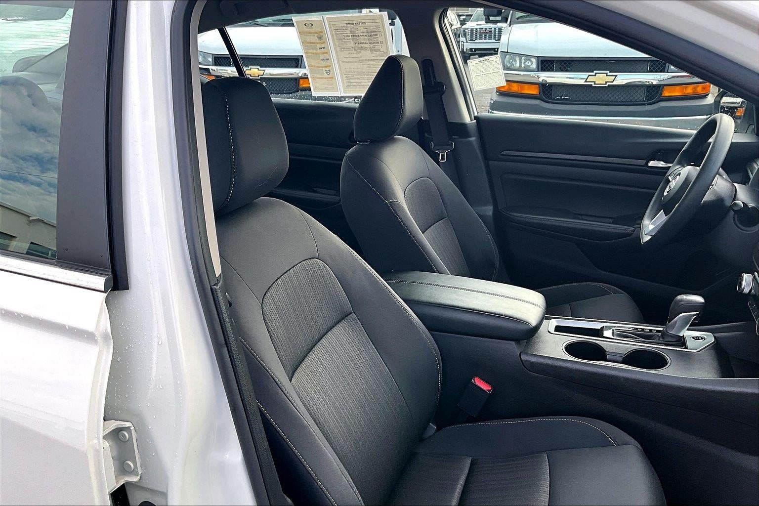Used 2025 Nissan Altima 2.5 SV FWD image 7