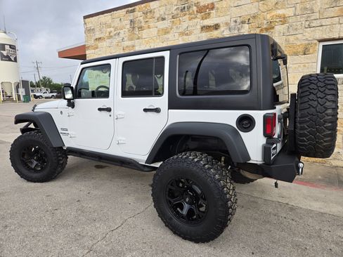 Used 2016 Jeep Wrangler Unlimited Sport w/ Quick Order Package 24S AWD/4WD image 3