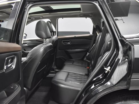 Certified 2022 Nissan Rogue Platinum w/ Head-Up Display Package FWD image 34